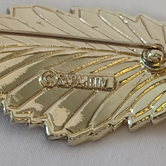 𝑺𝒂𝒓𝒂𝒉 𝑪𝒐𝒗𝒆𝒏𝒕𝒓𝒚 𝟔𝟎'𝒔 𝑹𝒉𝒊𝒏𝒆𝒔𝒕𝒐𝒏𝒆 𝑳𝒆𝒂𝒇 𝑩𝒓𝒐𝒐𝒄𝒉𝒆 - Picture 3 of 6